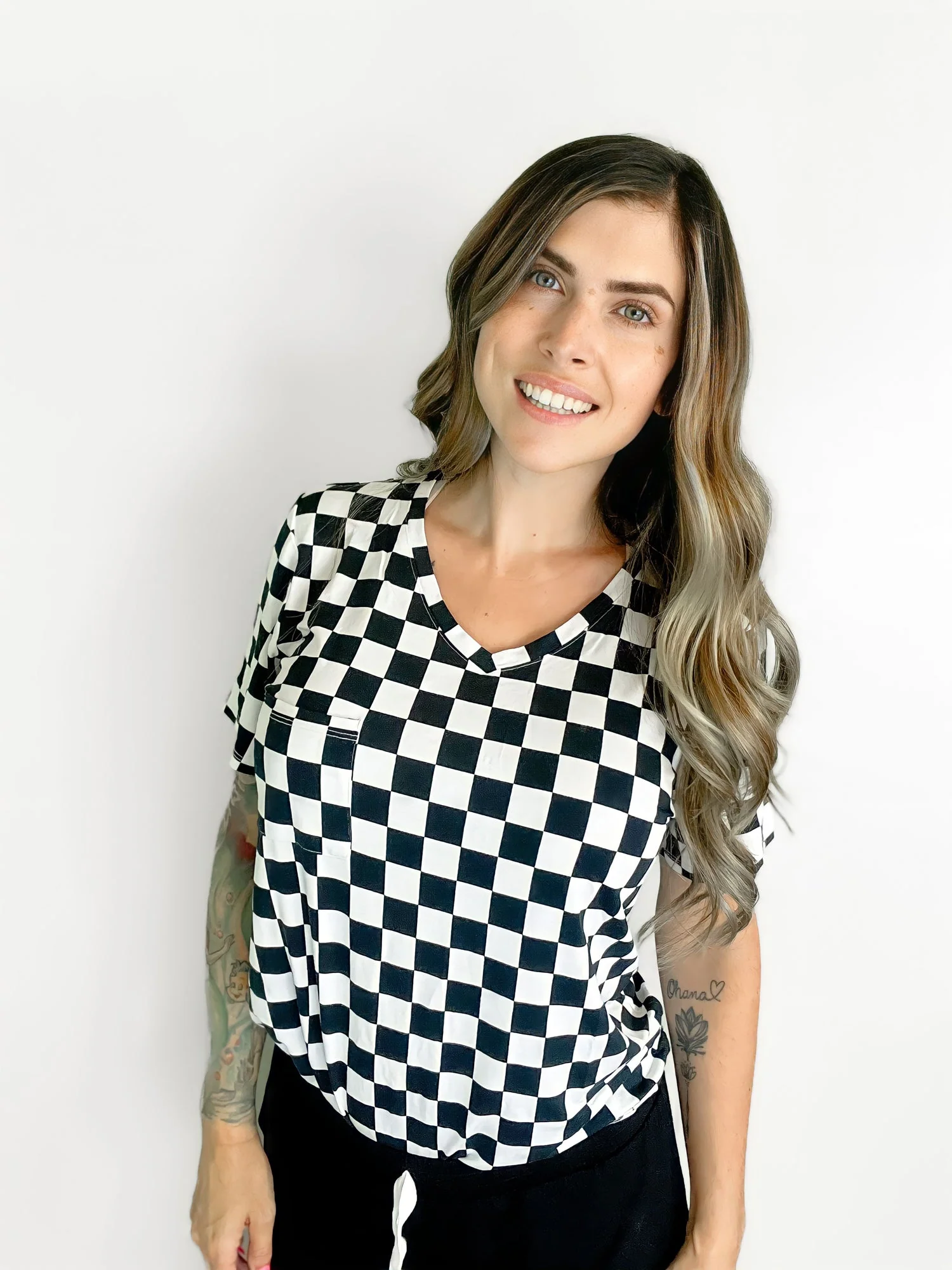 MAMA V-NECK- B+W Check - Image 5