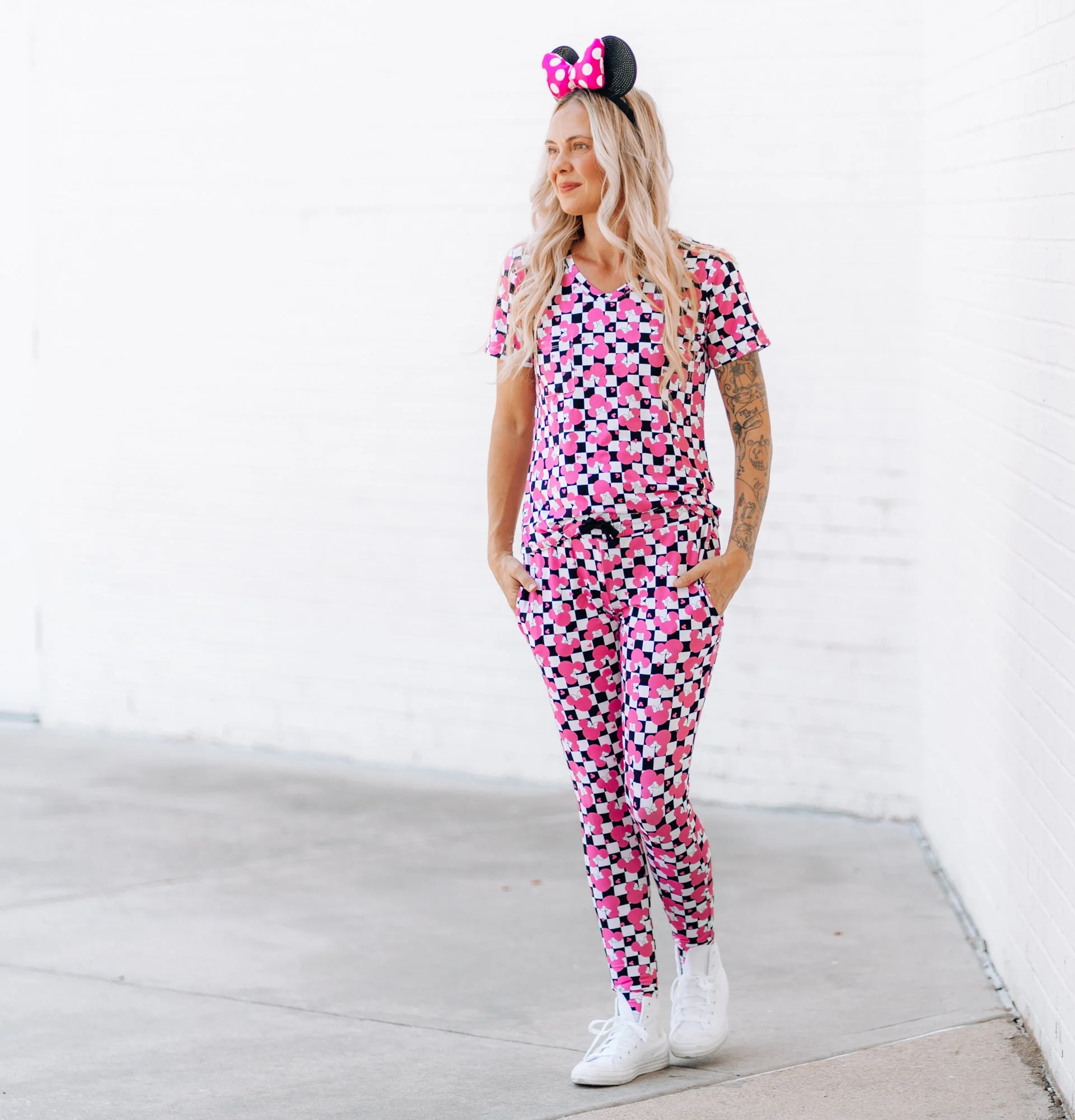 MAMA V-NECK- Millie Magic (Pink) - Image 2